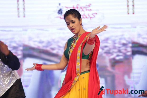Nagarjuna Stage Performance At Soggade Chinni Nayana Audio Launch Photos
